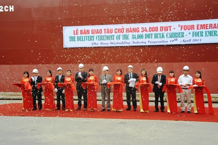 Bàn giao tàu hàng 34.000 DWT cho chủ tàu Italia